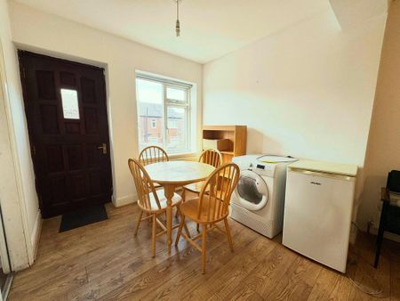 4 bedroom terraced house to rent - Photo 3