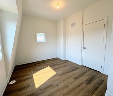 For Lease - 5 Spruce Pines Crescent, Toronto, Ontario - Photo 6