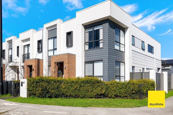 Lovely and Modern Family Home - Close to Amenities - Photo 1