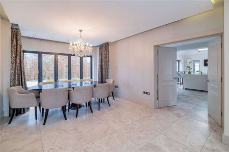 Superb, luxury home with impressive principle suite, beautifully furnished and well located, backing onto Mere Golf Course between Knutsford and Hale - Photo 5