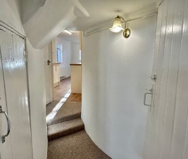 2 bedroom Beautiful Two Bedroom Cottage to rent - Photo 1