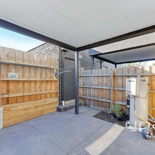Perfect Location! - Photo 1