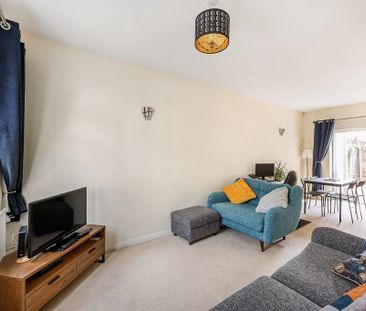 2 bedroom end of terrace house to rent - Photo 1