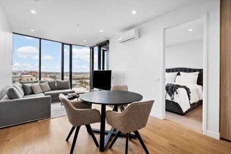 Designer Two Bedroom Apartment plus Study with North Facing City Views - Photo 2