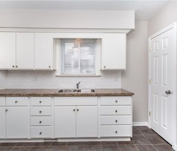 For Lease - 44 ST. PETER Street, St. Catharines, Ontario - Photo 4