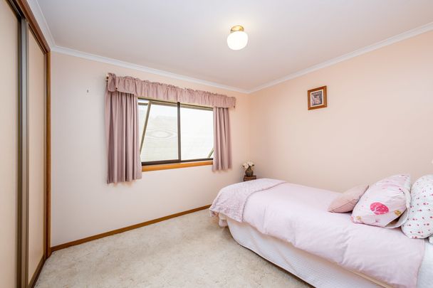 5 BEDROOM HOME IN MOOROOPNA!!! - Photo 1
