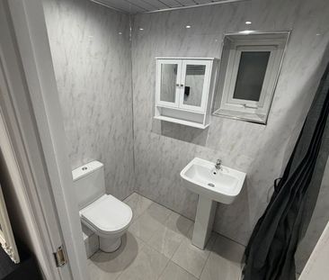 Studio Flat, Capel Gardens, IG3 - Photo 3