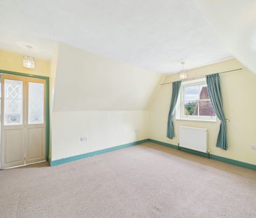 Semi-detached house to rent on - Photo 6