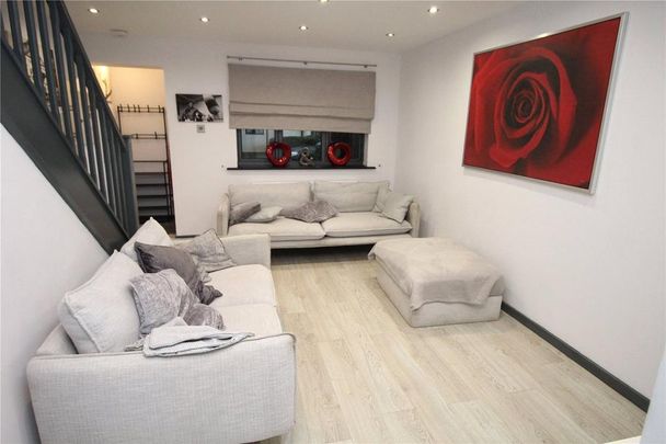 2 bedroom end of terrace house to rent - Photo 1