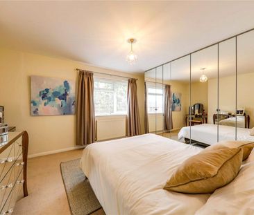 4 bedroom House in Starmead Drive, Wokingham - Photo 4