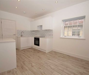 1 bed First Floor Flat for rent - Photo 4