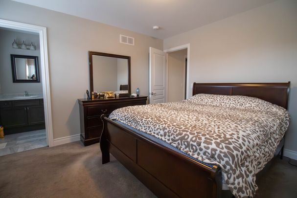 23 Manhattan Court, St. Catharines - 3 Bedroom Townhouse - Photo 1