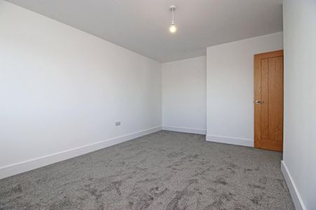 3 bedroom end of terrace house to rent - Photo 2