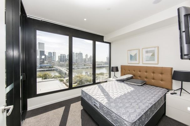 7th floor 2 bed 2 bathroom in South Brisbanes best location - Photo 1