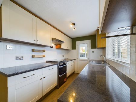 3 bedroom semi-detached house to rent - Photo 4