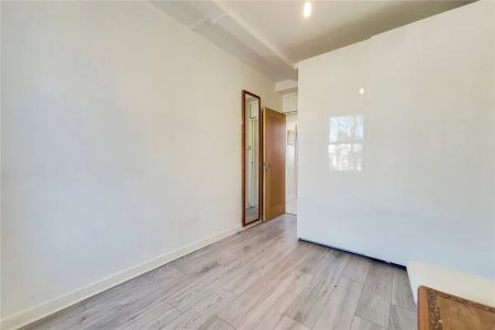 3 bedroom maisonette in Camden - Photo 2