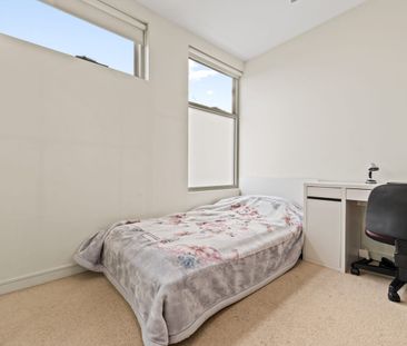 rare 3-Bed Apartment in MWSC Zone with 2 Secure Car Parks - Photo 4