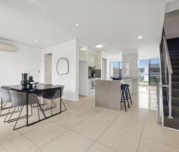 Superbly modern 4-bedroom townhouse with house-like proportions - Photo 4