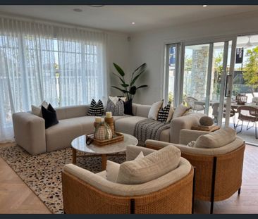 Luxury Brand-New Metricon Home with Pool - Photo 2