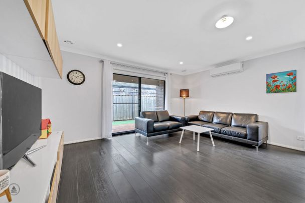 Elegance in Truganina! - Photo 1