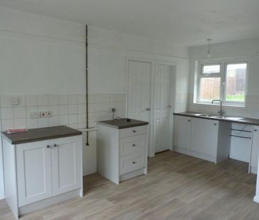 3 bedroom terraced house to rent - Photo 3