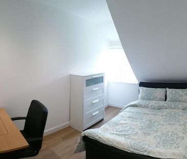 5 bedroom semi-detached house to rent - Photo 6