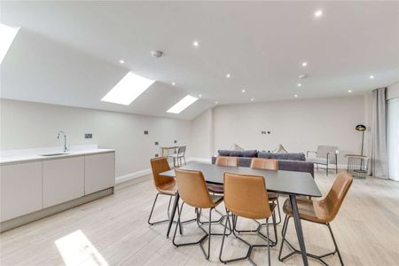 Spacious 2 bedroom first floor apartment in small new build development with parking - Photo 3