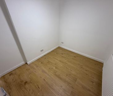 Webb Close, Slough - Photo 5