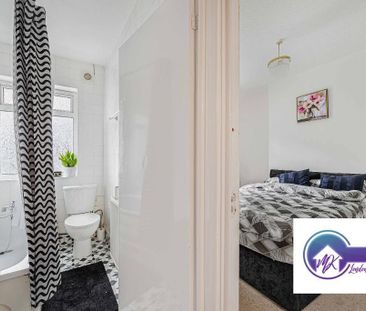 1 bedroom in a flat share to rent - Photo 2