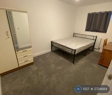 3 bedroom end of terrace house to rent - Photo 2