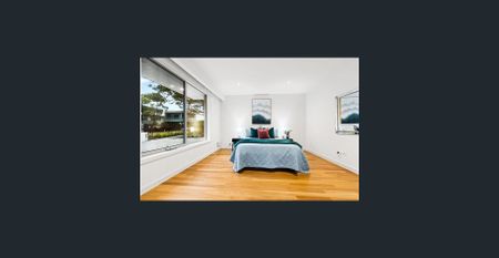 Stunning Family Residence With the Ultimate "Wow" Factor - Photo 4