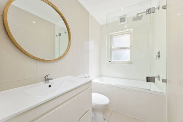 Light-Filled Coastal Apartment in Sought-After Bronte Pocket - Photo 1