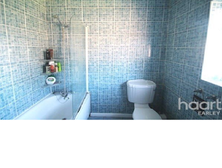 1 bedroom in a house share to rent - Photo 5