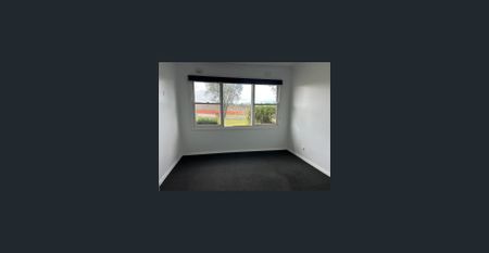 Charming & well maintained 3 bedroom house - WATER USAGE INCLUDED IN RENT - Photo 3