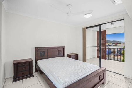 Modern top floor furnished unit close to town!! - Photo 3