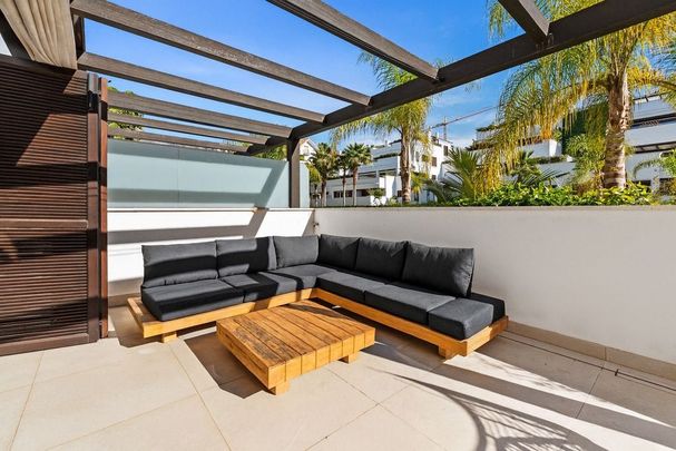 Luxury Flat for rent in Marbella, Andalusia - Photo 1