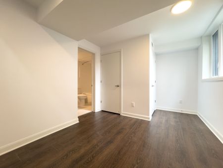 For Lease - 25 Fair Oaks Crescent Unit# B, South of Baseline to Knoxdale, Ontario - Photo 3