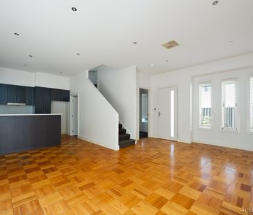 2/30 Heller Street, Brunswick - Photo 2