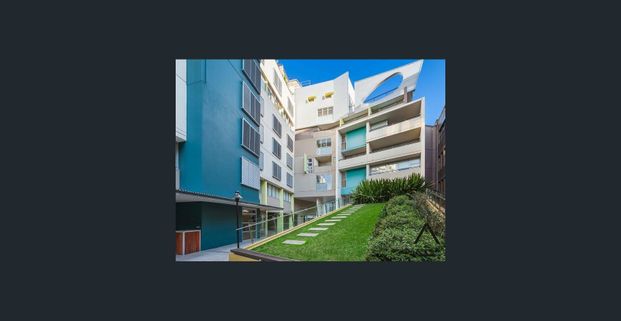 Modern Two Bedroom Apartment in the Heart of Ultimo - Photo 1