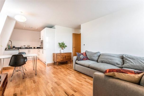 1 bedroom flat to rent - Photo 1