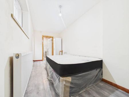 6 bedroom terraced house to rent - Photo 5