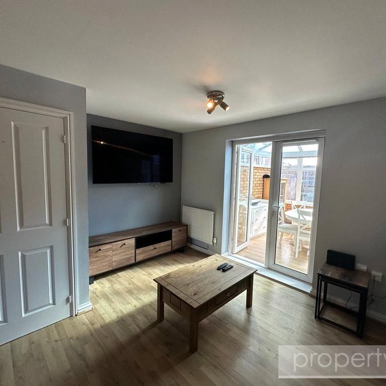 2 bedroom end of terrace house to rent - Photo 1