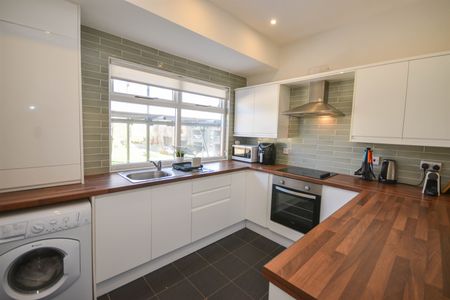 2 bed apartment to rent in Low Gosforth Court, Melton Park, NE3 - Photo 4
