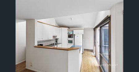 Beautiful Family Home in Prime Eltham Location - Photo 5