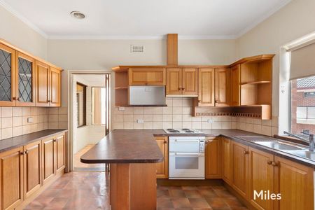 10 Cantala Avenue, Rosanna - Photo 4