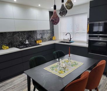 Pinewood Drive Room 2 - Photo 1