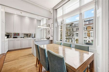 A wonderful two double bedroom first floor flat moments from Olympia - Photo 3