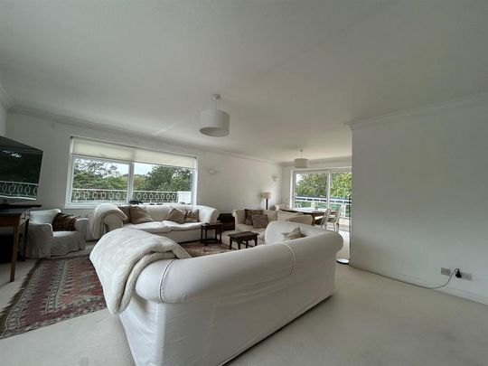 4 bedroom flat to rent - Photo 1