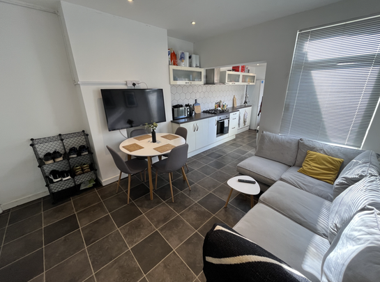 3 bedroom end of terrace house to rent - Photo 1