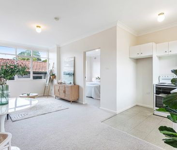 CONVENIENT ONE BEDROOM APARTMENT - Photo 2